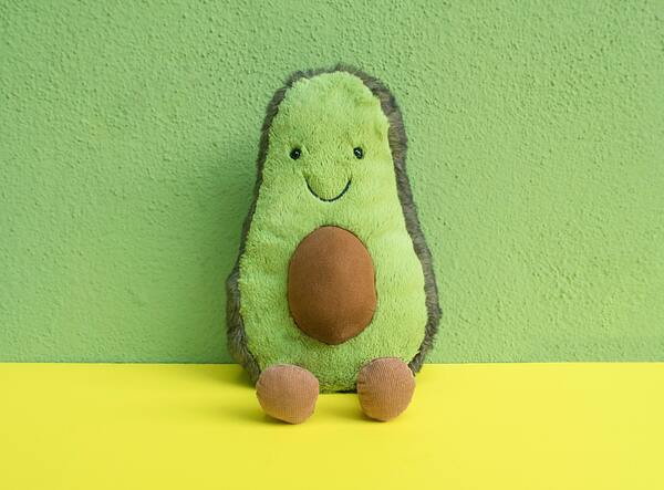 Un avocat souriant plein de vie
